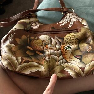 Anuschka handbag cleopatra brown. It has multiple pockets for great organization